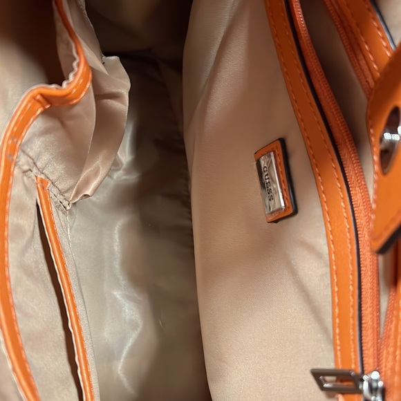 NEW WITH OUT TAGS GUESS LEERA SATCHEL IN ORANGE - Picture 6 of 10